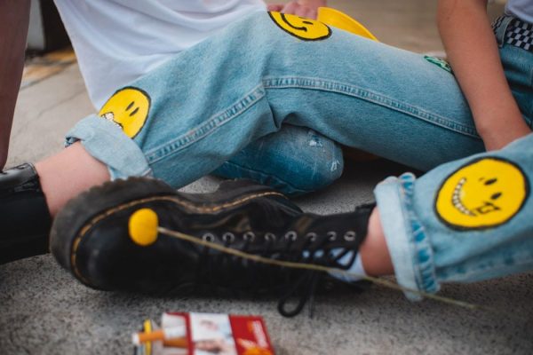 Doc Martens: Off-Duty-Model Look Style Guide for Women - 90s Fashion World